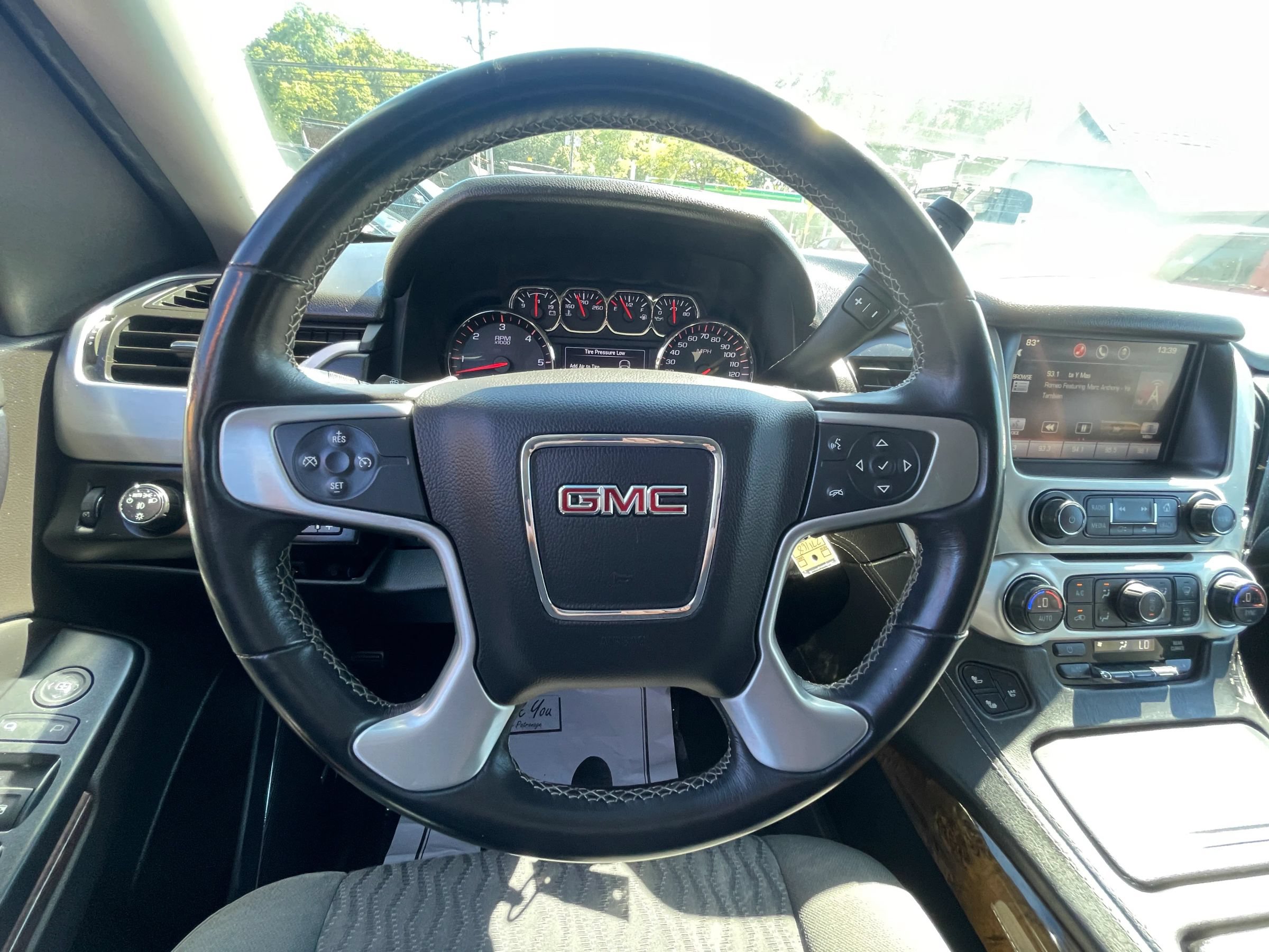 Used 2015 GMC Yukon SLE w/ HD Trailering Package AWD/4WD image 11
