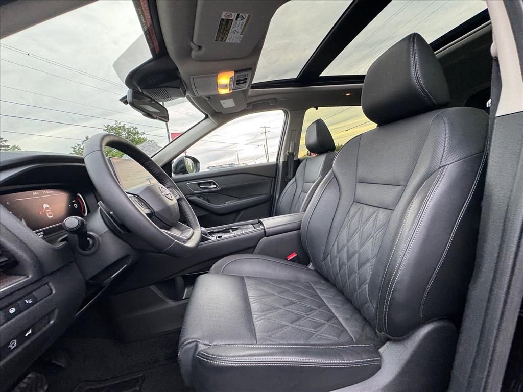 Certified 2025 Nissan Rogue Platinum w/ Platinum Premium Package image 17