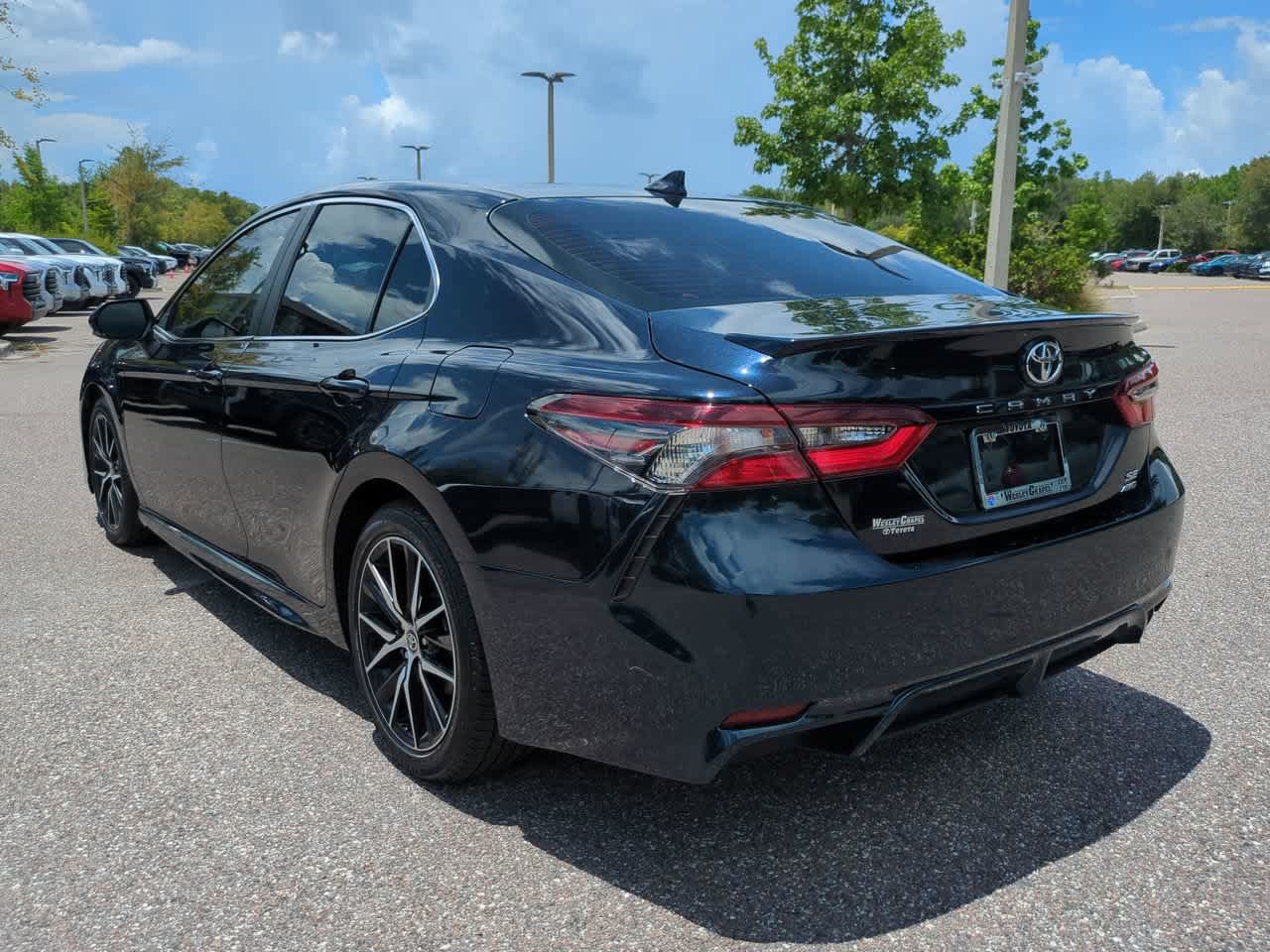 Certified 2021 Toyota Camry SE w/ Cold Weather Package AWD/4WD image 4