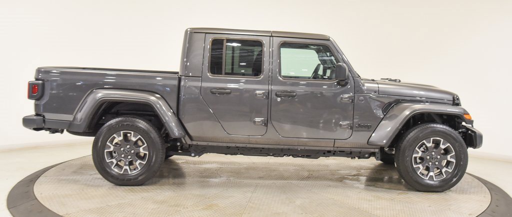 Used 2025 Jeep Gladiator Sport w/ Premium Package image 8