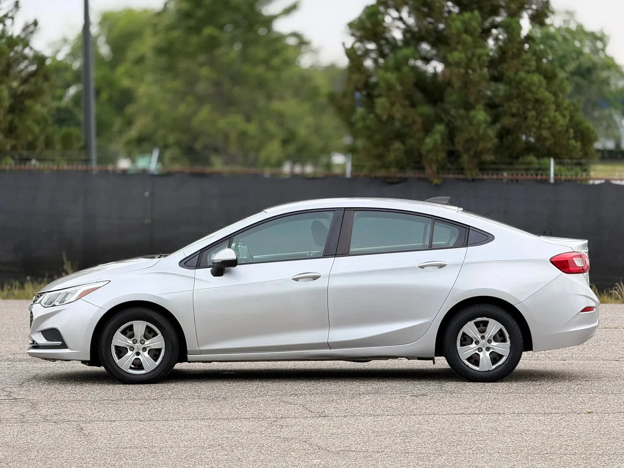 Used 2017 Chevrolet Cruze LS FWD image 8