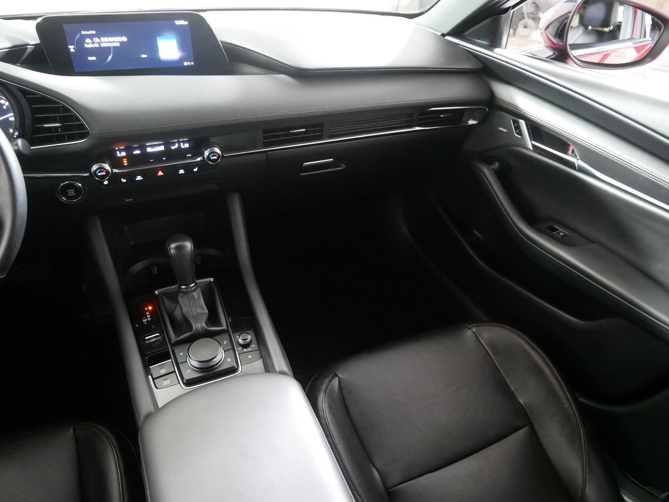 Used 2021 MAZDA MAZDA3 Hatchback w/Premium Plus Pkg image 11