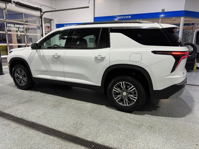 Used 2025 Chevrolet Traverse LT image 5