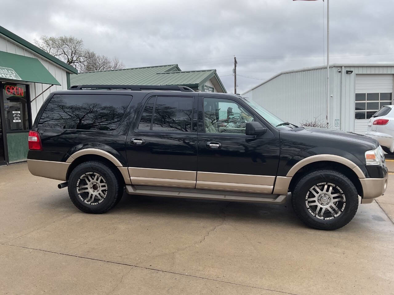 Used 2014 Ford Expedition EL XLT w/ Equipment Group 202A image 2