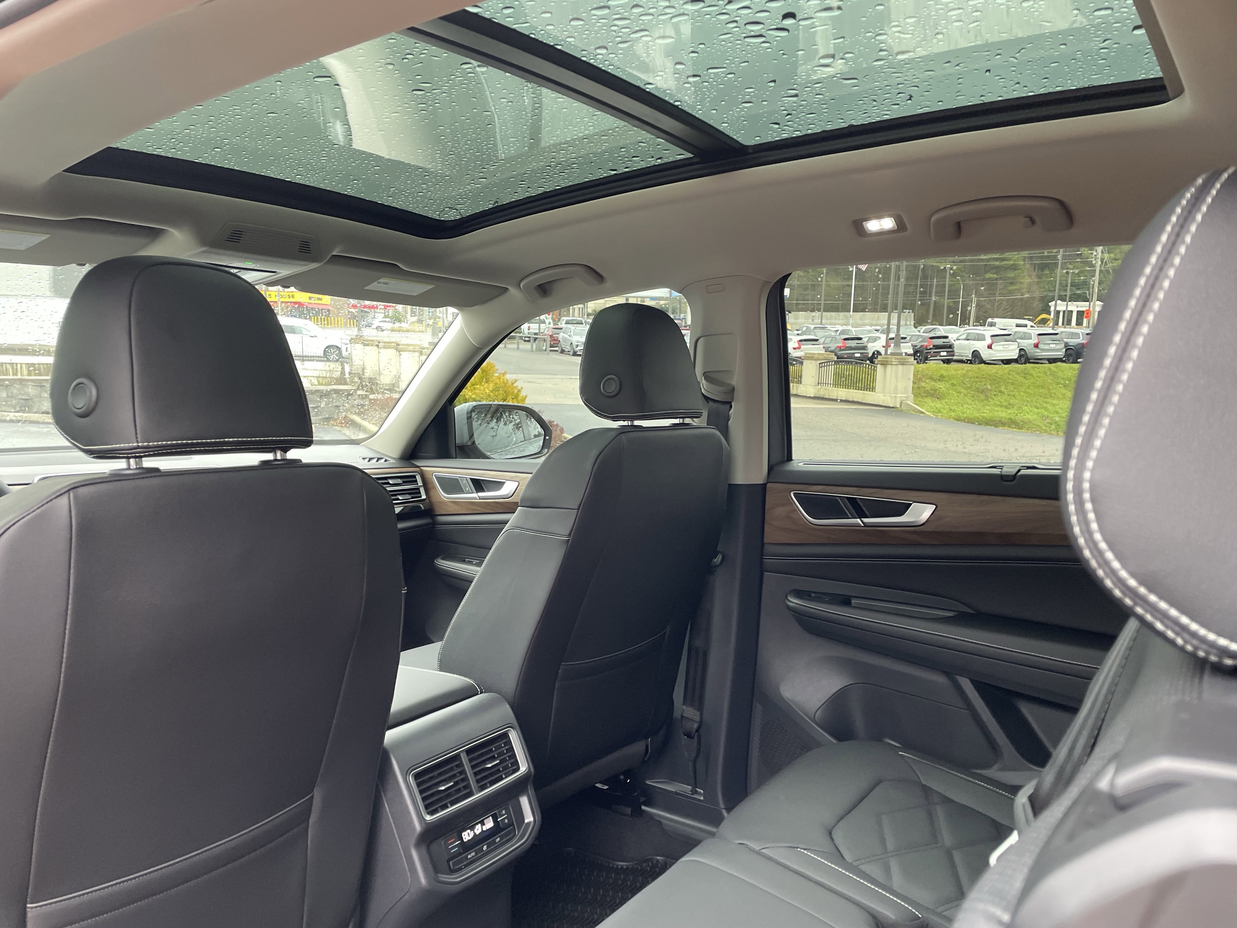 New 2026 Volkswagen Atlas SE image 13