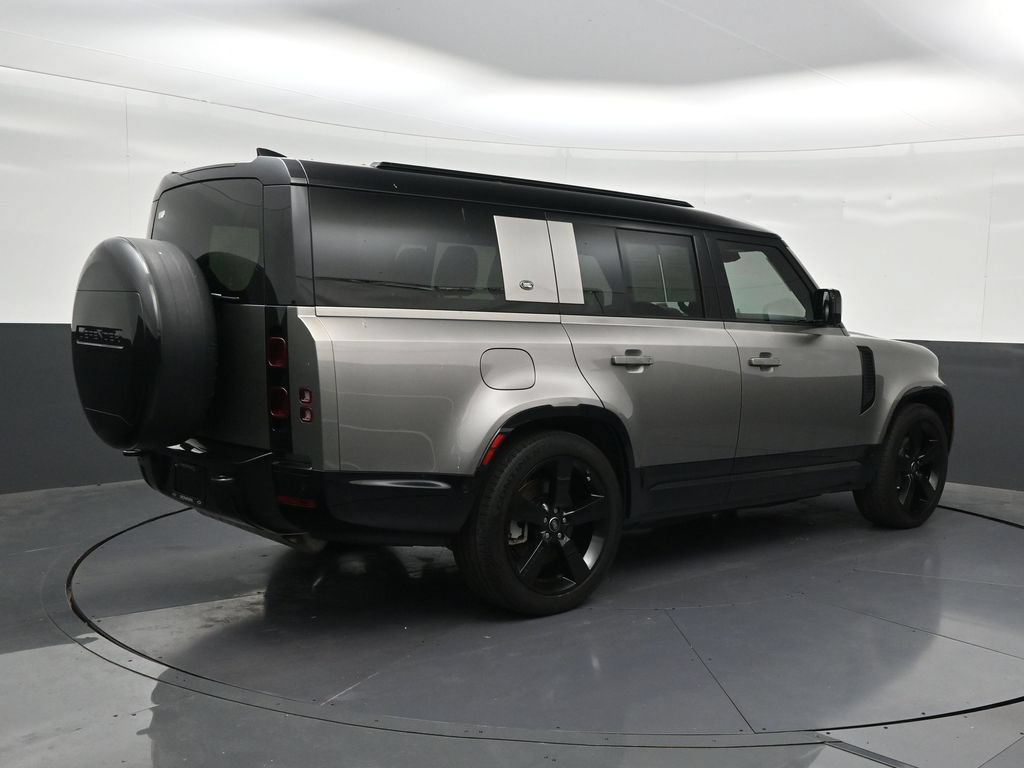 Used 2024 Land Rover Defender 130 X-Dynamic SE AWD/4WD image 5