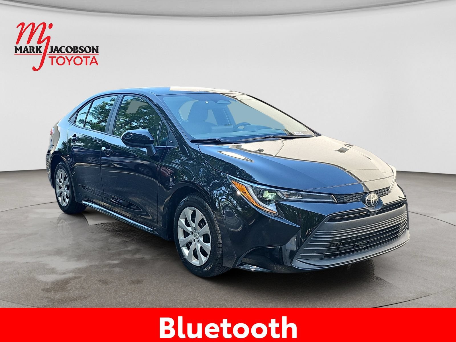 Used 2024 Toyota Corolla LE FWD image 5