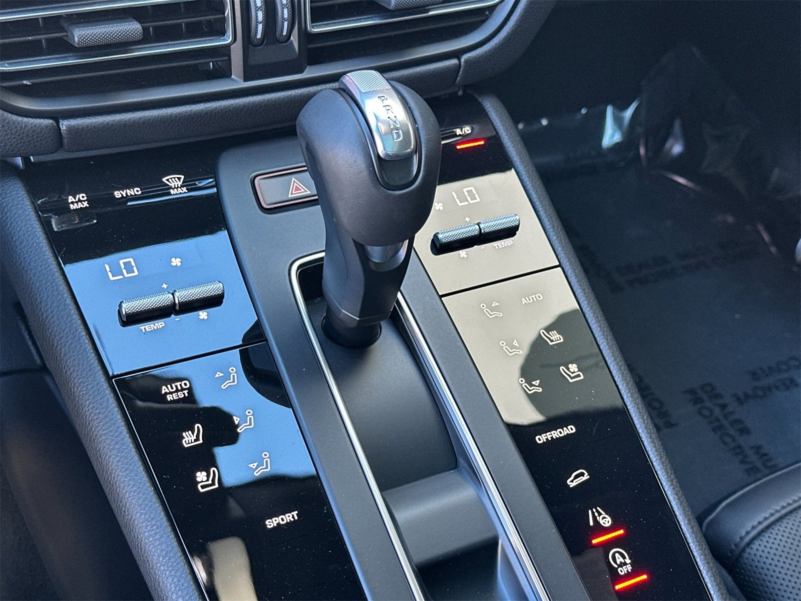 Used 2025 Porsche Macan image 25