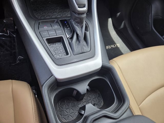 Used 2021 Toyota RAV4 XLE Premium image 10