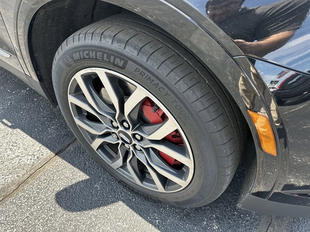 Certified 2023 Cadillac XT5 Sportv w/ LPO, Floor Liner Package AWD/4WD image 10