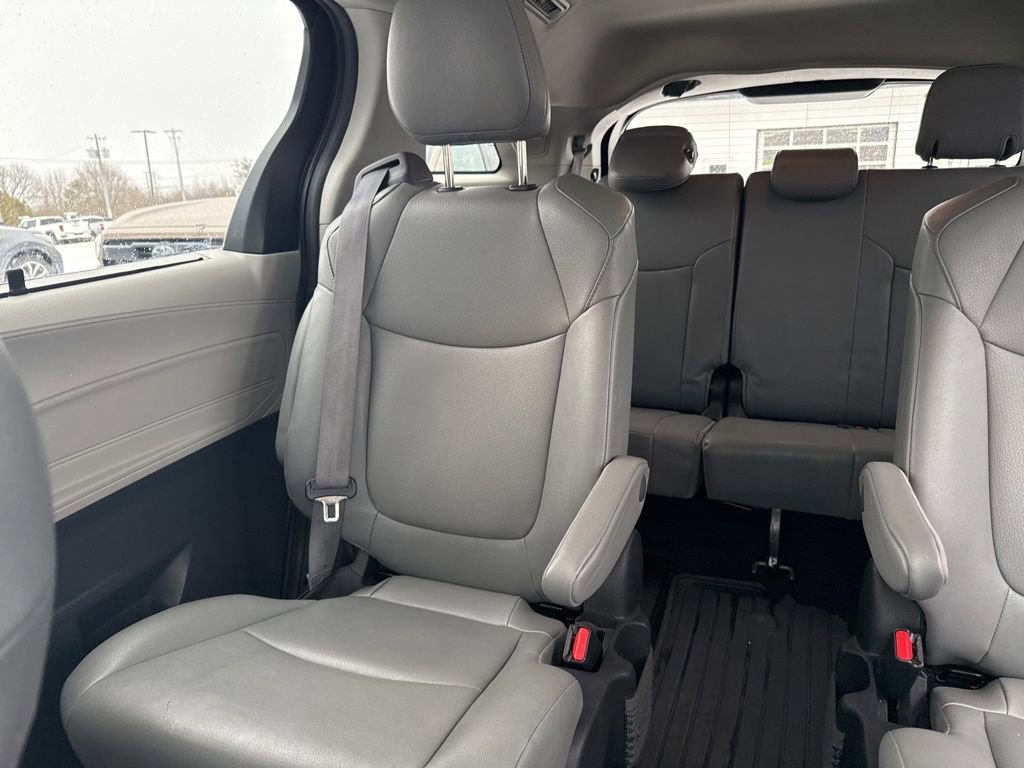 Used 2023 Toyota Sienna XLE w/ XLE Plus Package image 14