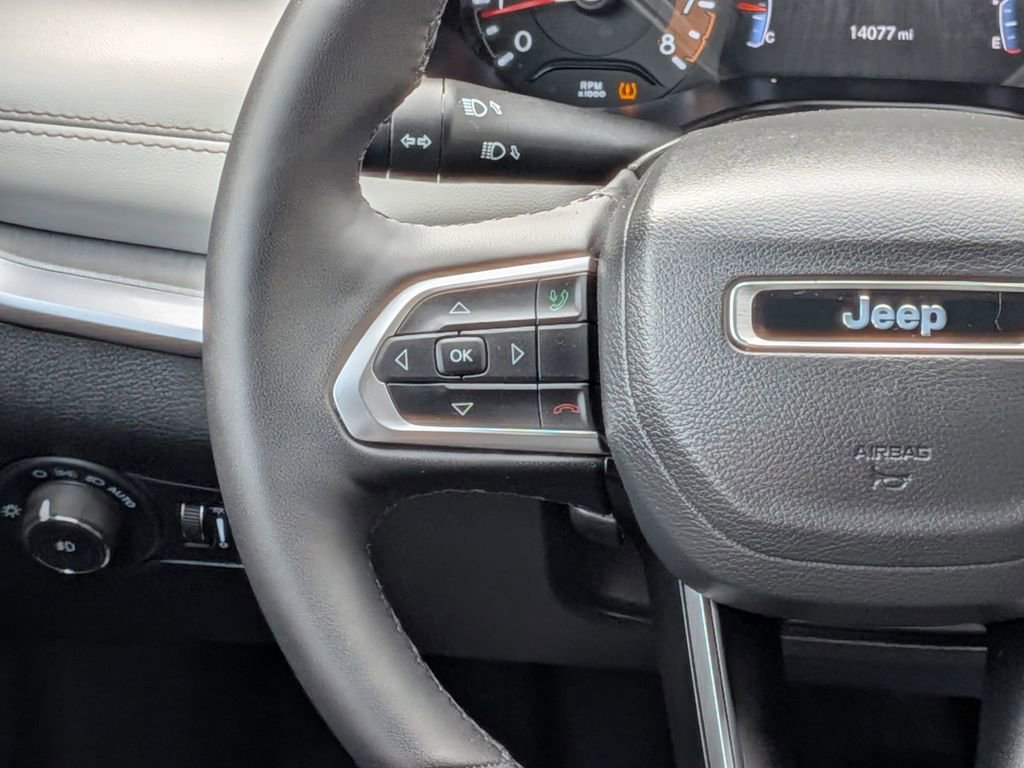 Used 2025 Jeep Compass Limited image 23