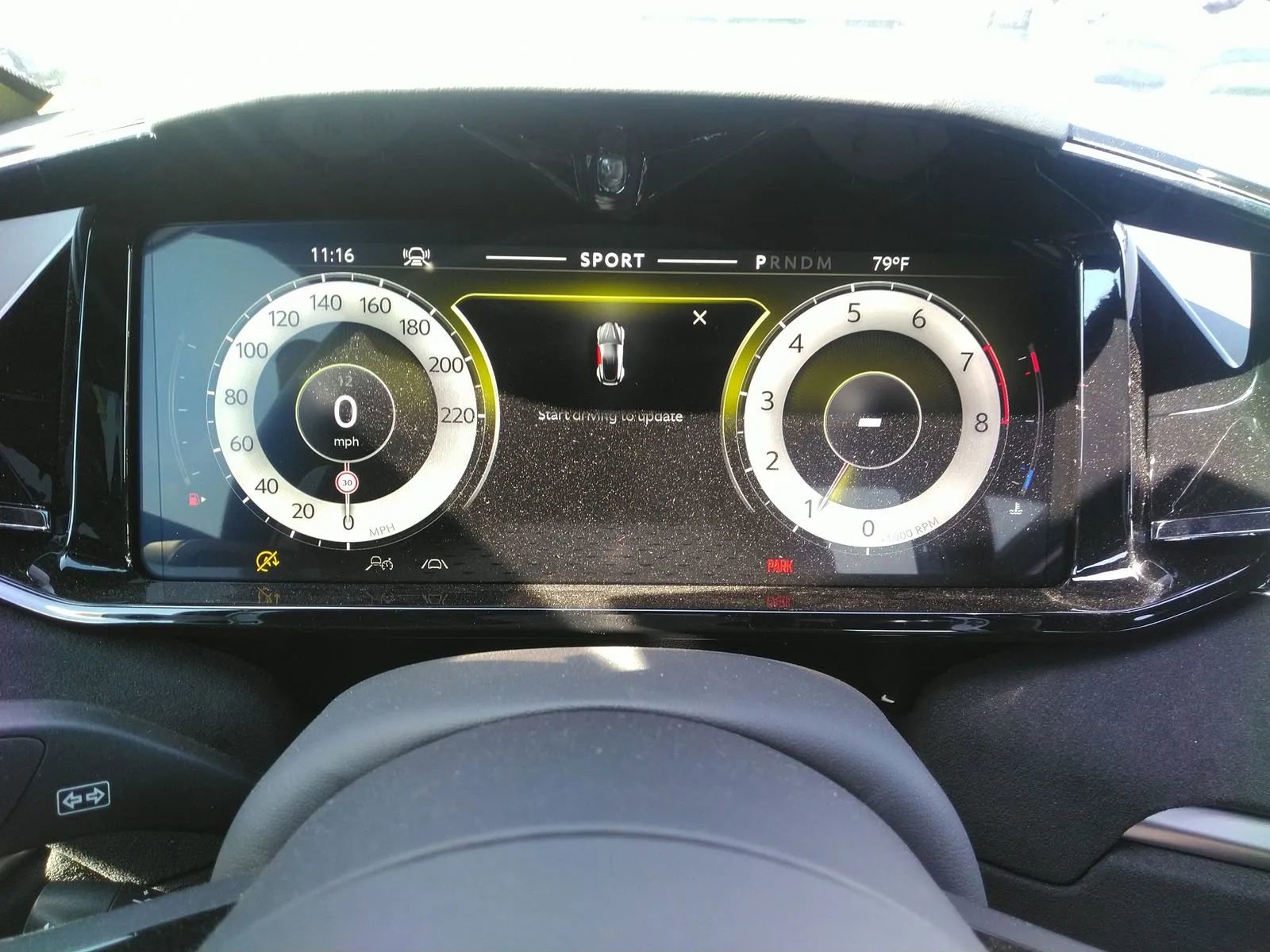 Used 2025 Aston Martin V8 Vantage Coupe RWD image 19