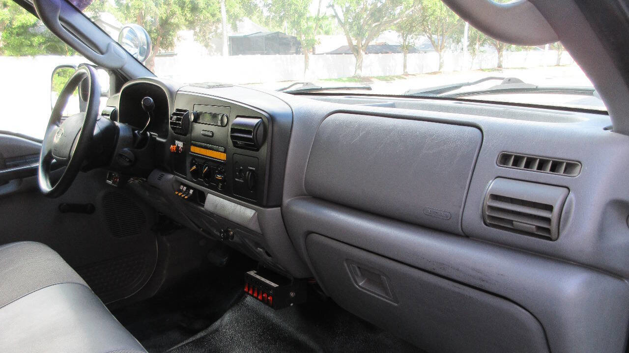 Used 2007 Ford F550 2WD Regular Cab Super Duty image 30