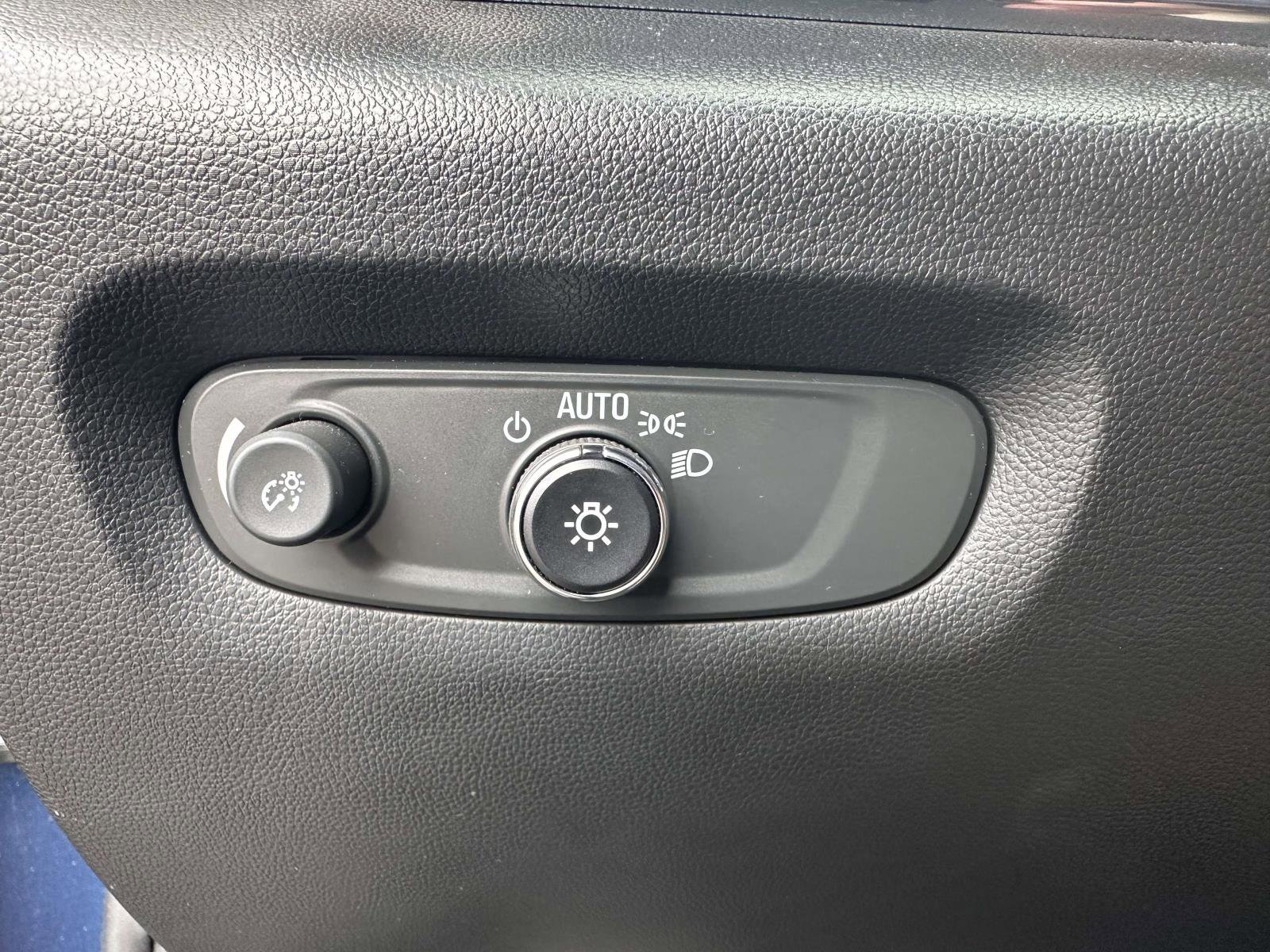 Used 2023 Chevrolet Traverse LT image 20