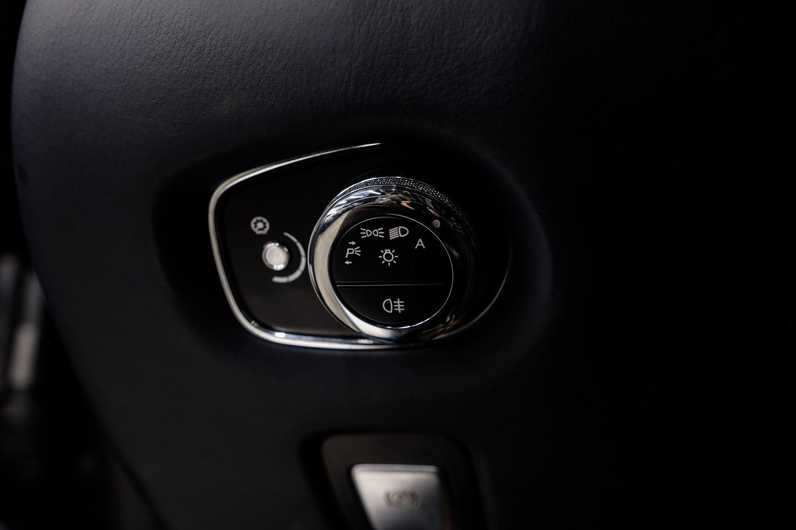 Used 2018 Aston Martin DB11 V12 image 35