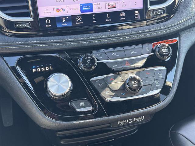 Used 2024 Chrysler Pacifica Limited image 27