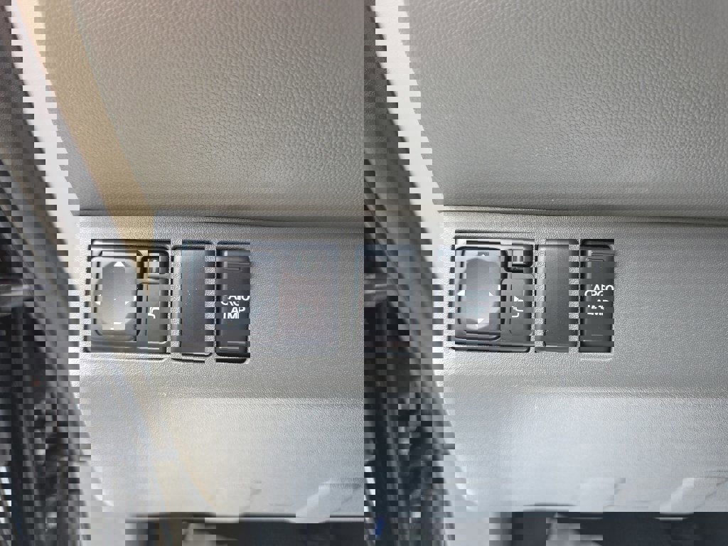 Used 2020 Nissan Frontier SV w/ Midnight Edition Floor Mats image 19