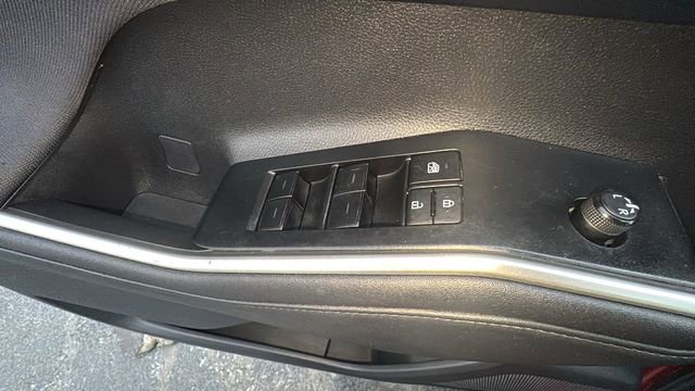 Used 2024 Toyota Highlander LE image 16