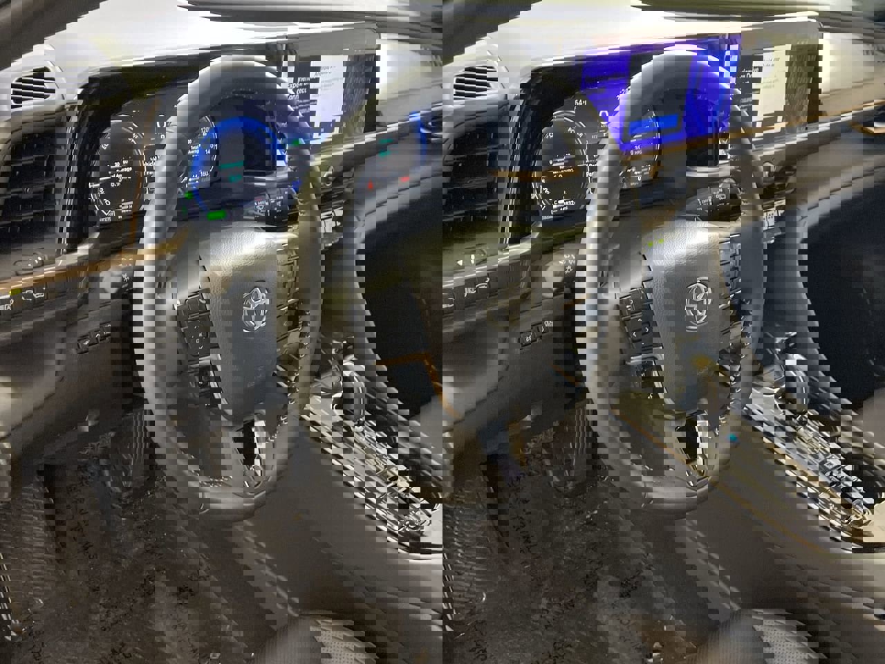 Used 2025 Toyota Crown Signia image 10