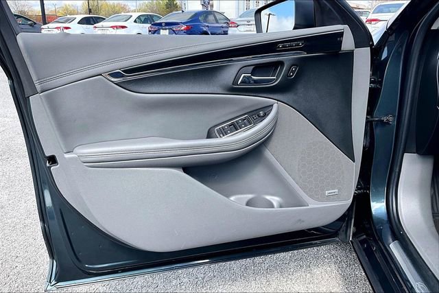 Used 2018 Chevrolet Impala Premier w/ Premier Convenience Package image 17
