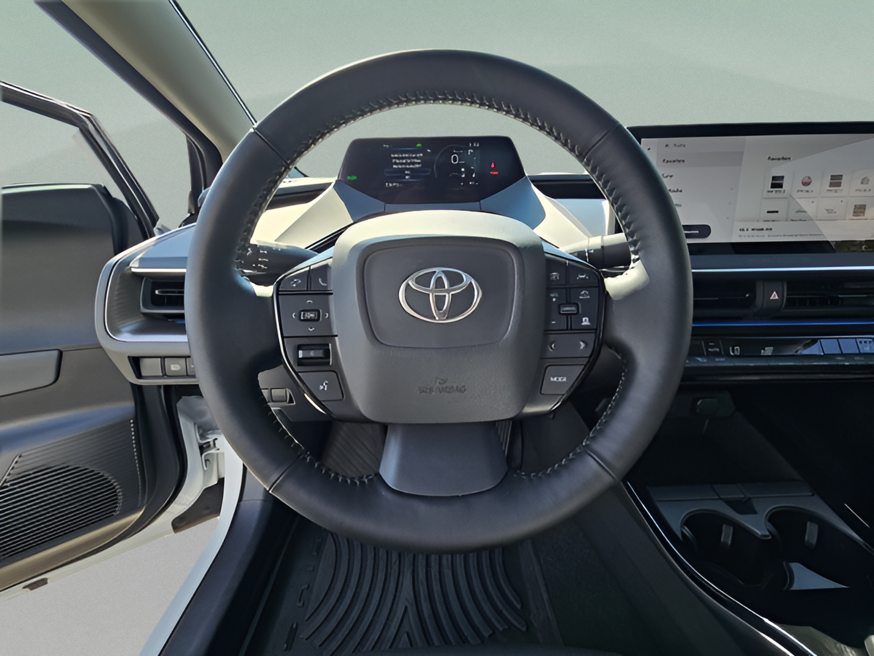 Used 2024 Toyota Prius XLE FWD image 21
