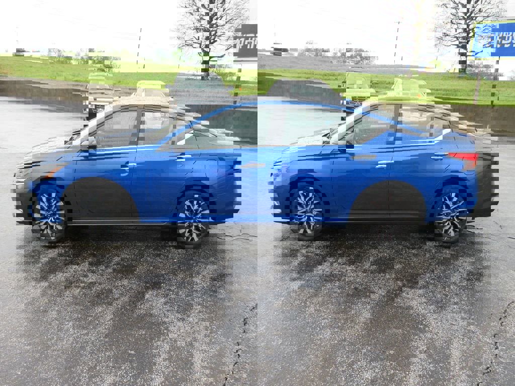 Used 2025 Nissan Altima 2.5 SV image 2