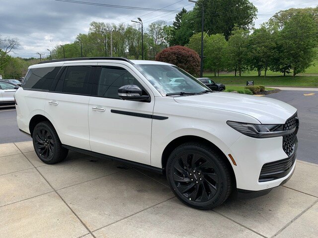 New 2026 Lincoln Navigator Reserve w/ Jet Appearance Package AWD/4WD image 8