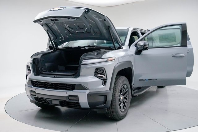 New 2025 Chevrolet Silverado EV LT image 17