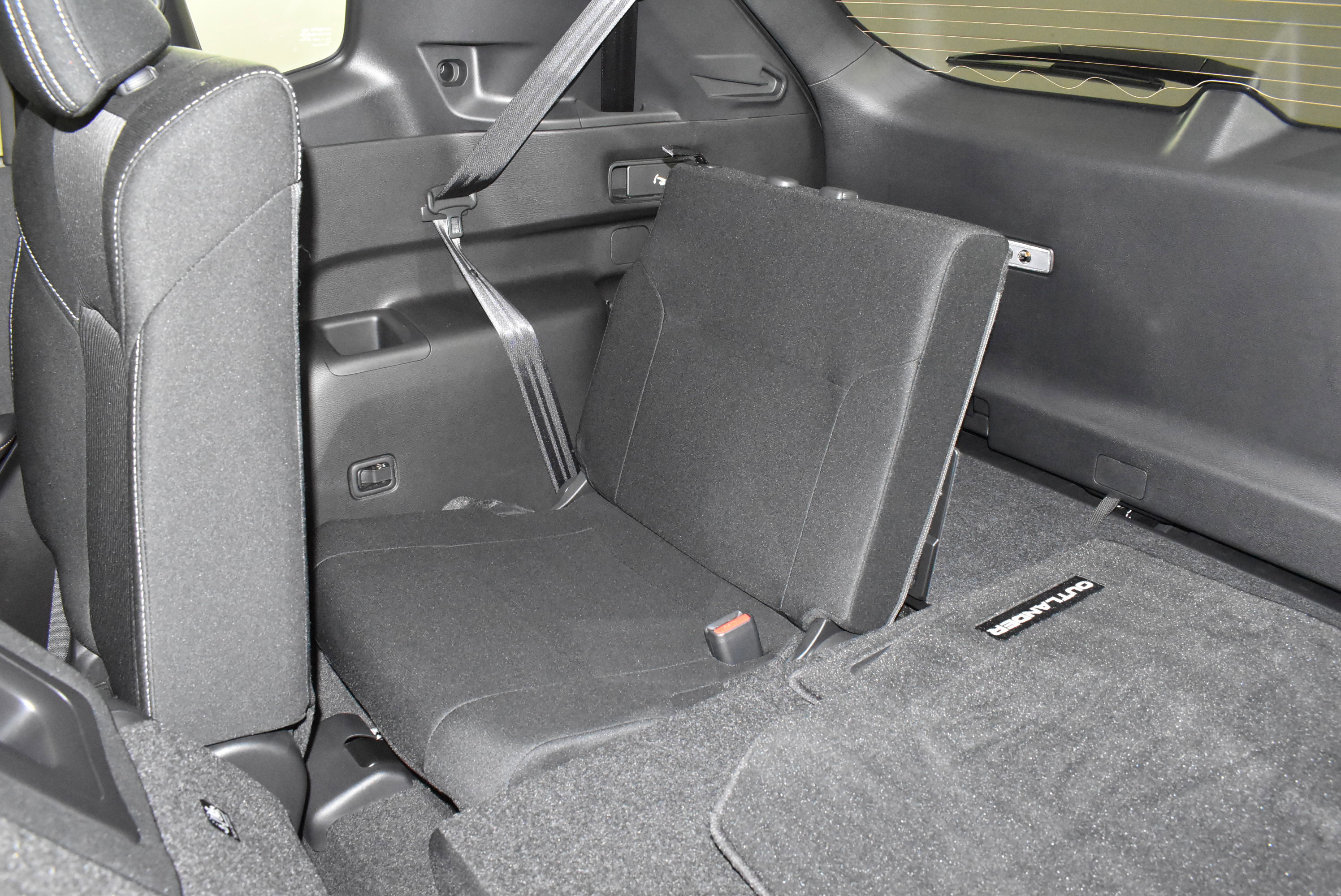 Used 2024 Mitsubishi Outlander ES image 49