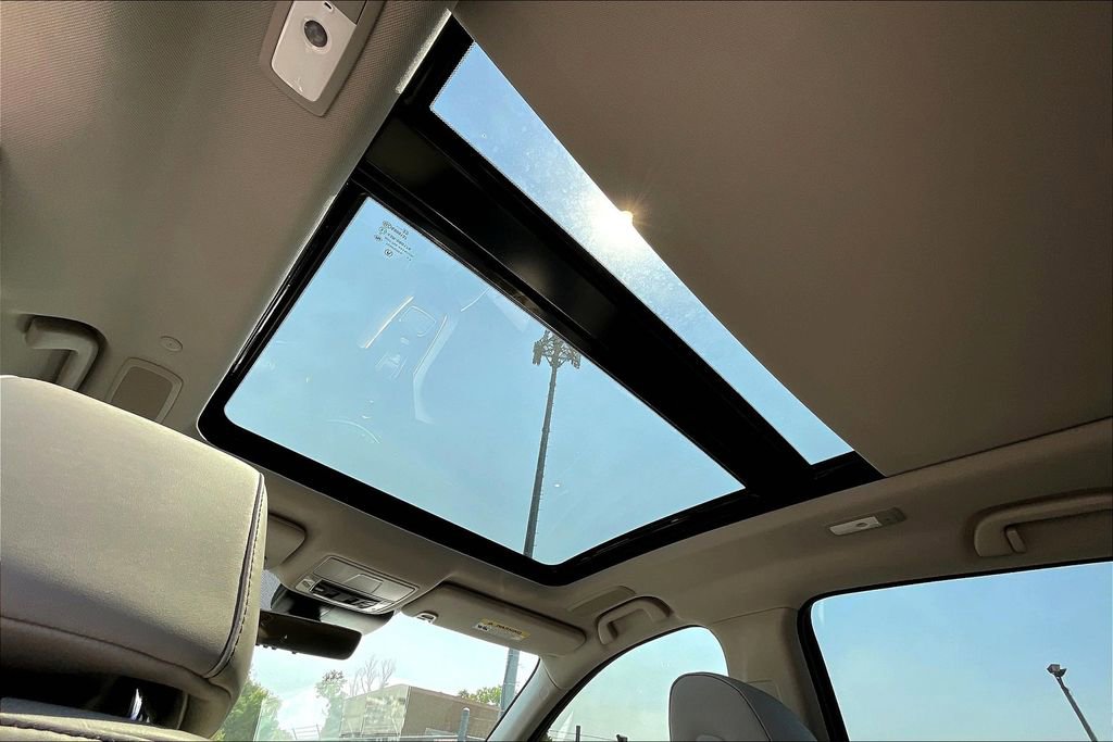 Used 2025 Acura RDX w/ Technology Package image 25