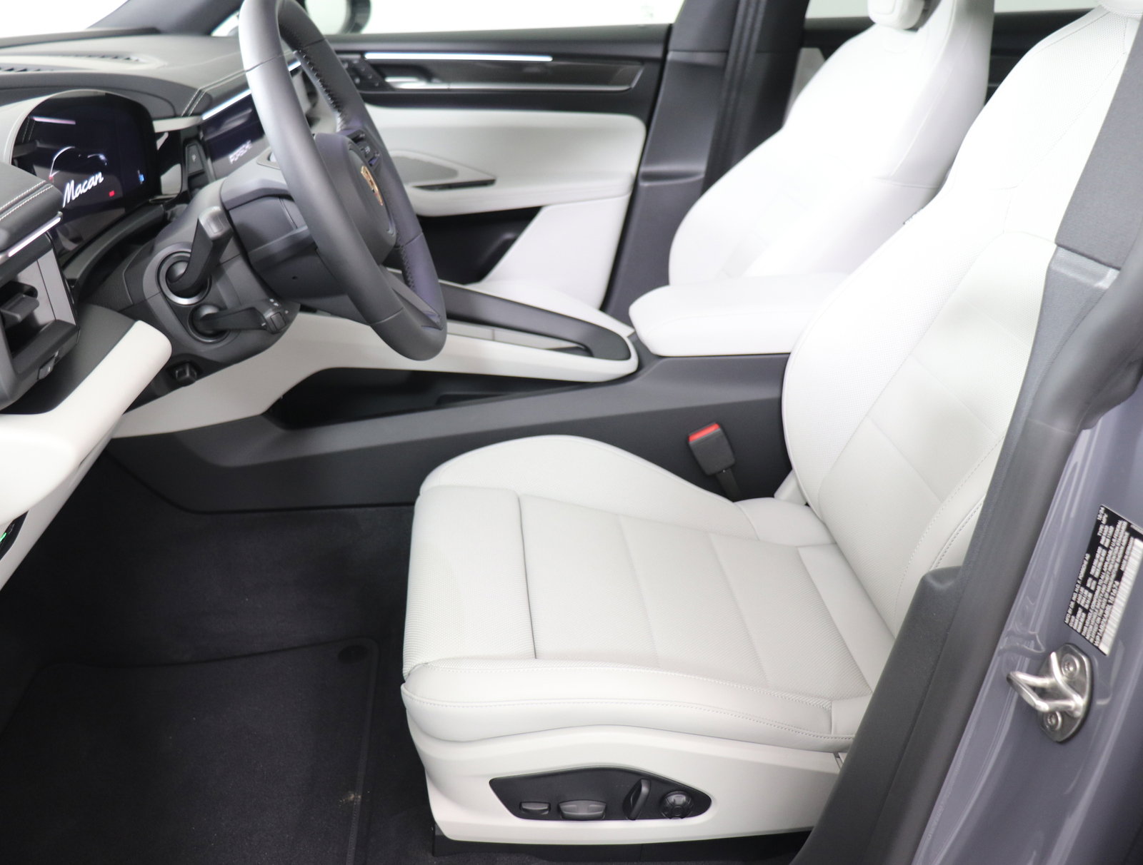 Used 2025 Porsche Macan 4S Electric image 5