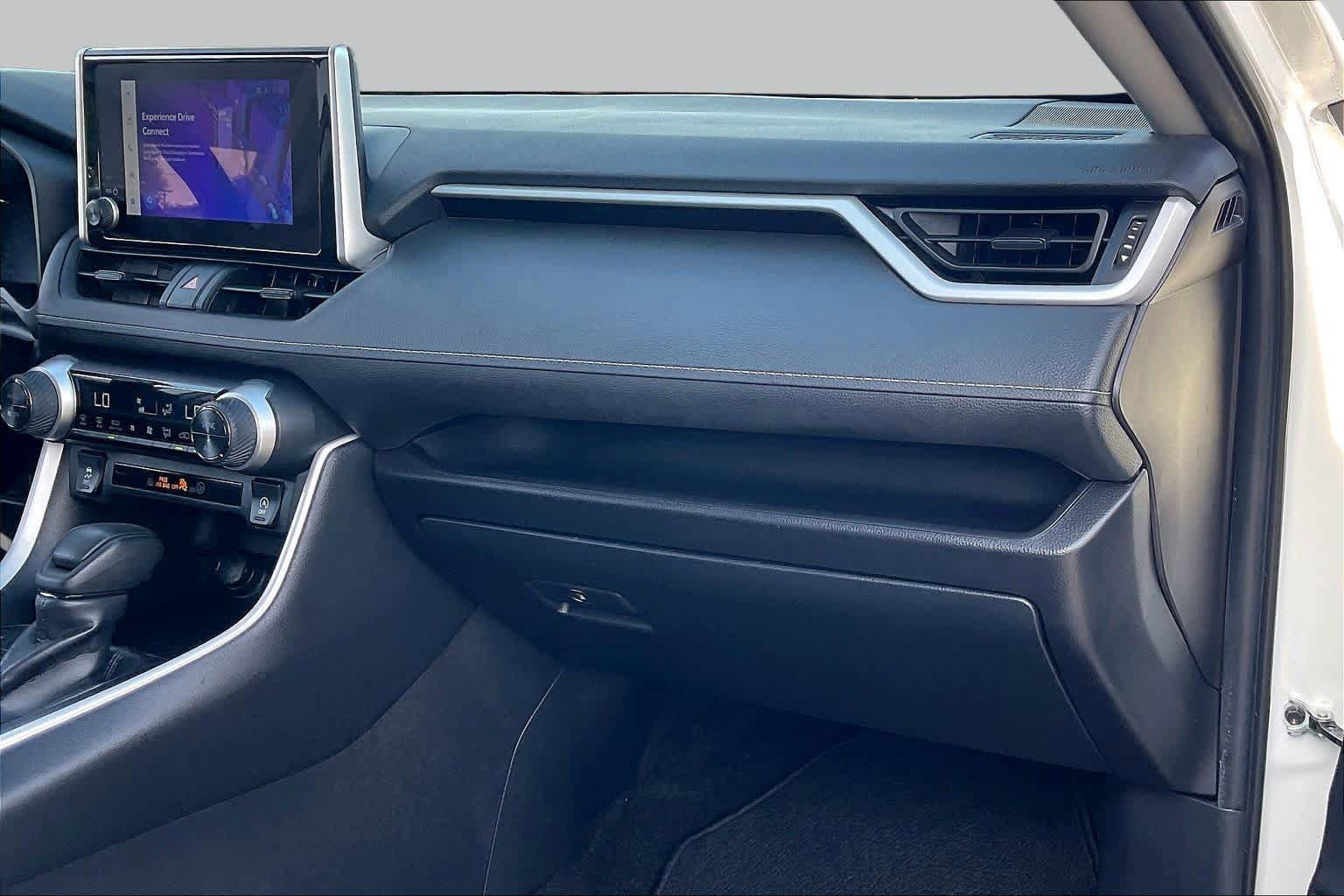 Used 2025 Toyota RAV4 XLE FWD image 18