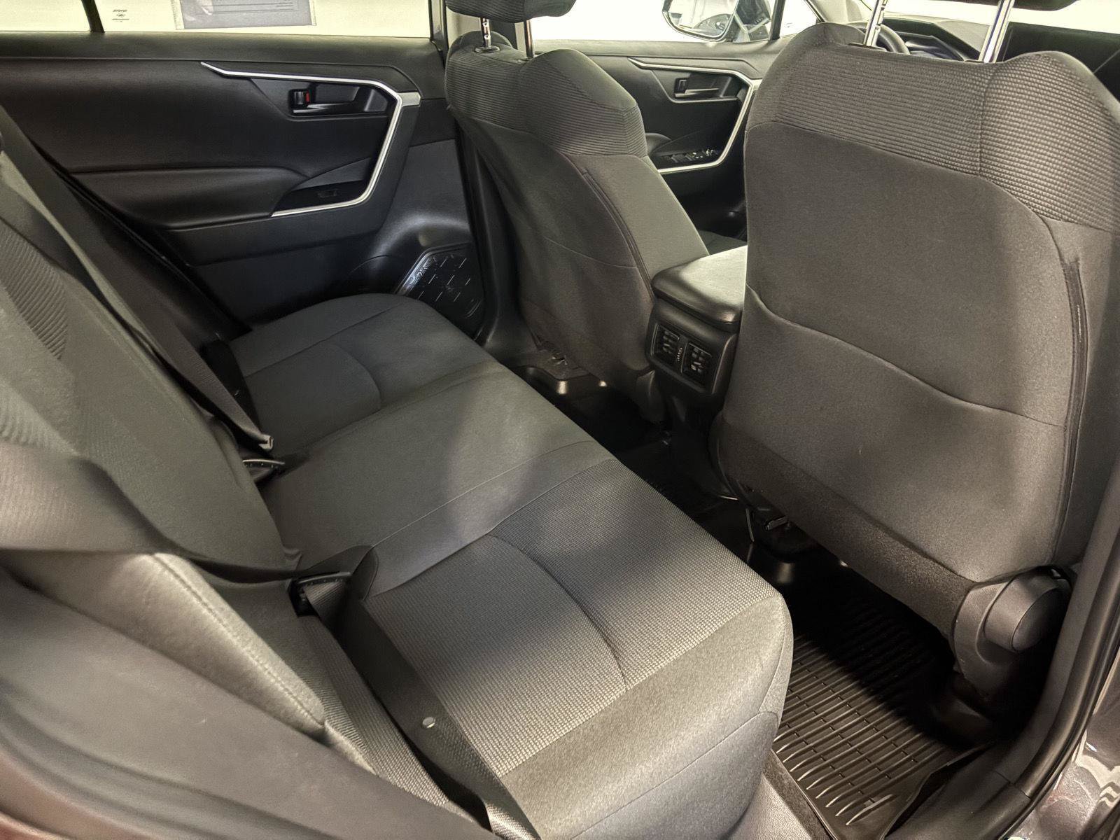 Used 2023 Toyota RAV4 LE AWD/4WD image 39
