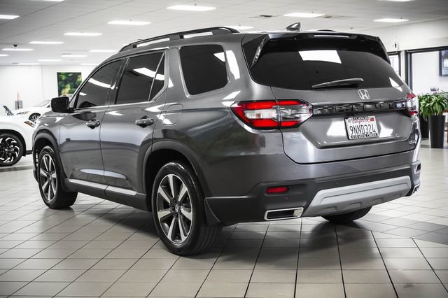 Used 2025 Honda Pilot Touring image 8