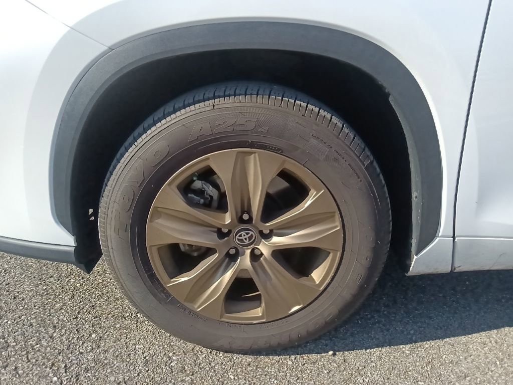 Used 2023 Toyota Highlander Bronze Edition image 10