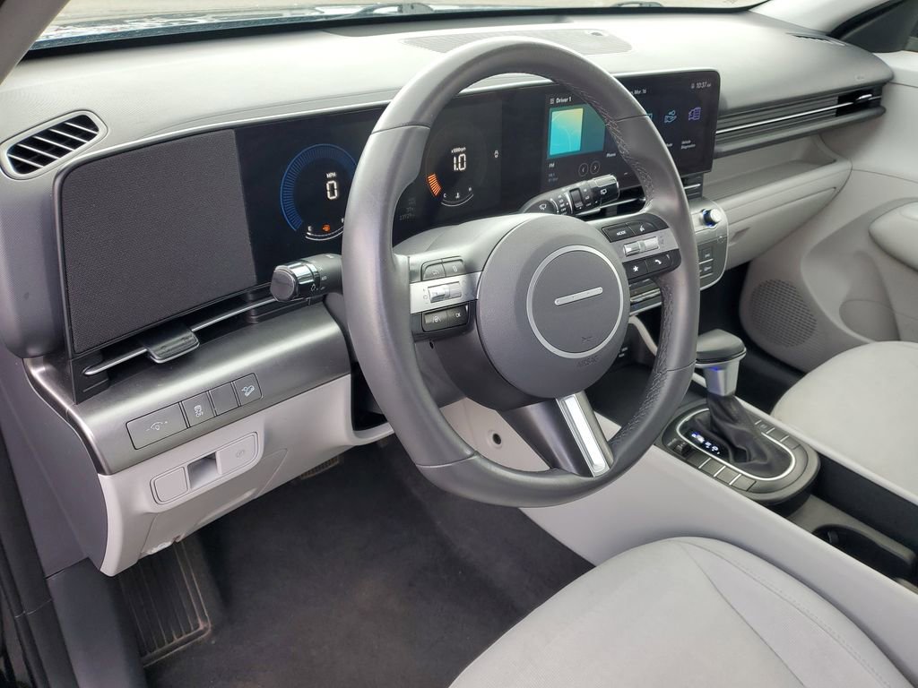 Used 2025 Hyundai Kona SEL image 11
