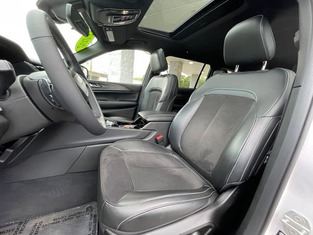Used 2023 Jeep Grand Cherokee L Altitude AWD/4WD image 12