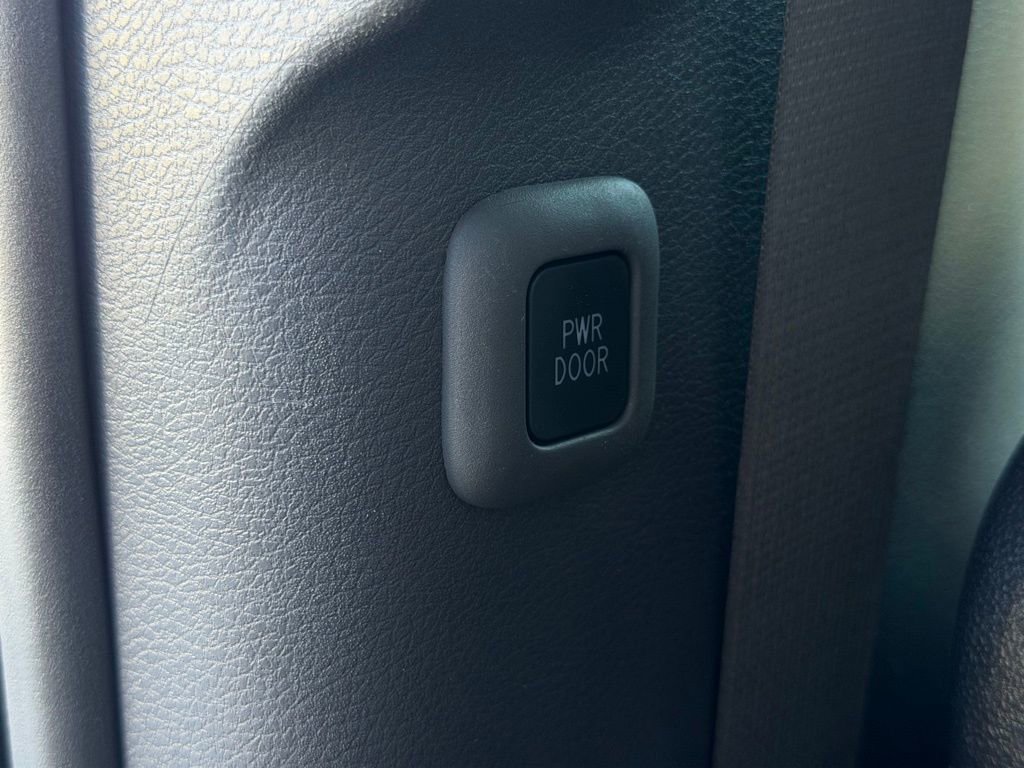 Used 2024 Toyota Sienna XLE image 24