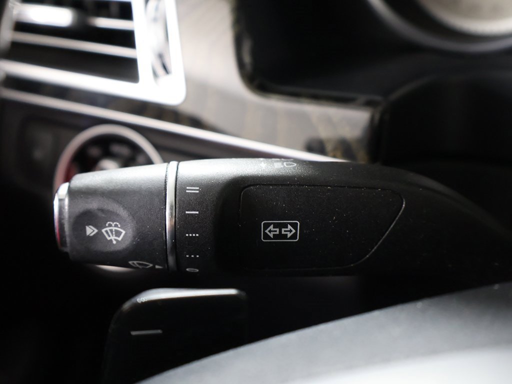 Used 2015 Mercedes-Benz E 400 4MATIC Sedan w/ Lighting Package image 41