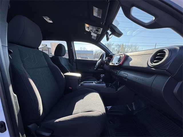 Used 2020 Toyota Tacoma TRD Off-Road w/ Technology Package image 16