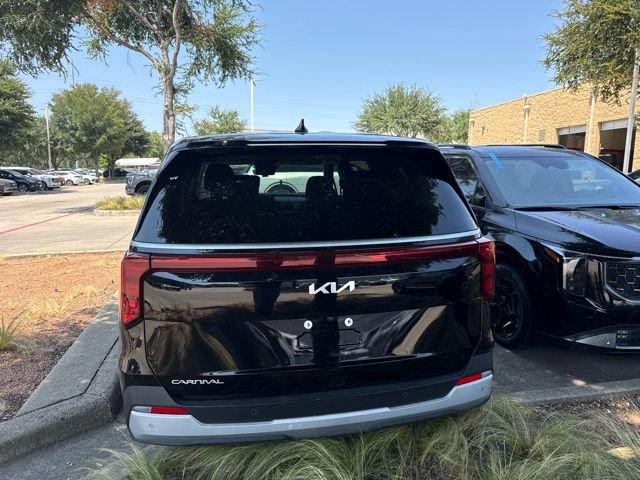 Certified 2025 Kia Carnival FWD image 9