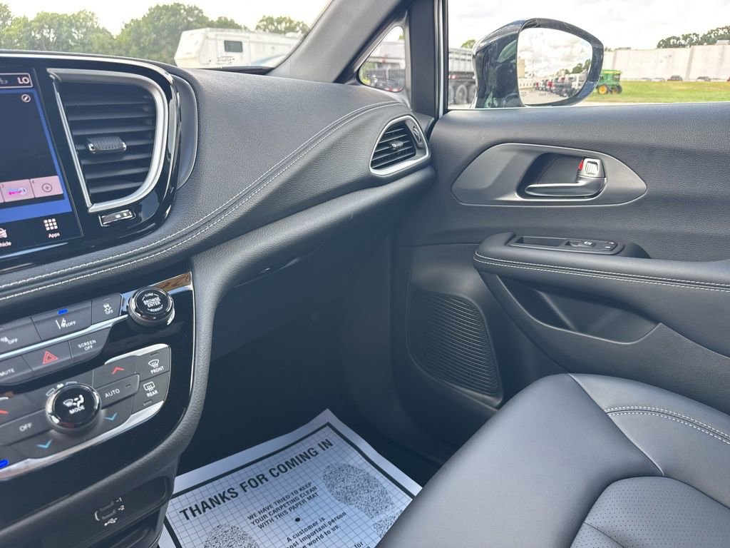 New 2026 Chrysler Pacifica Select image 39
