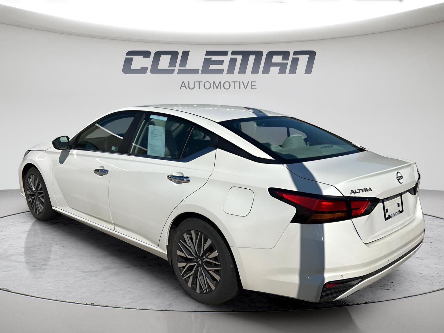 Used 2024 Nissan Altima 2.5 SV FWD image 4