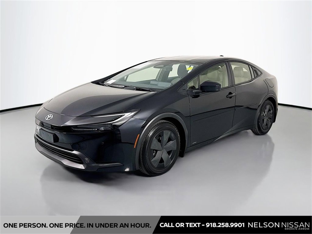 Used 2024 Toyota Prius LE image 1