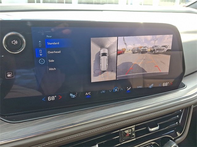 Used 2025 Chevrolet Suburban LT image 18