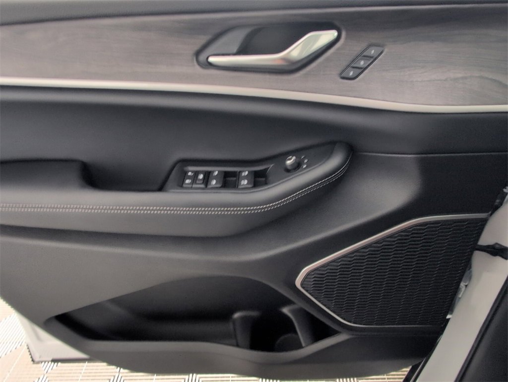 New 2025 Jeep Grand Cherokee Limited w/ Luxury Tech Group II image 14