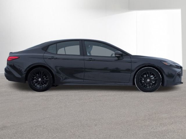Used 2026 Toyota Camry SE image 4