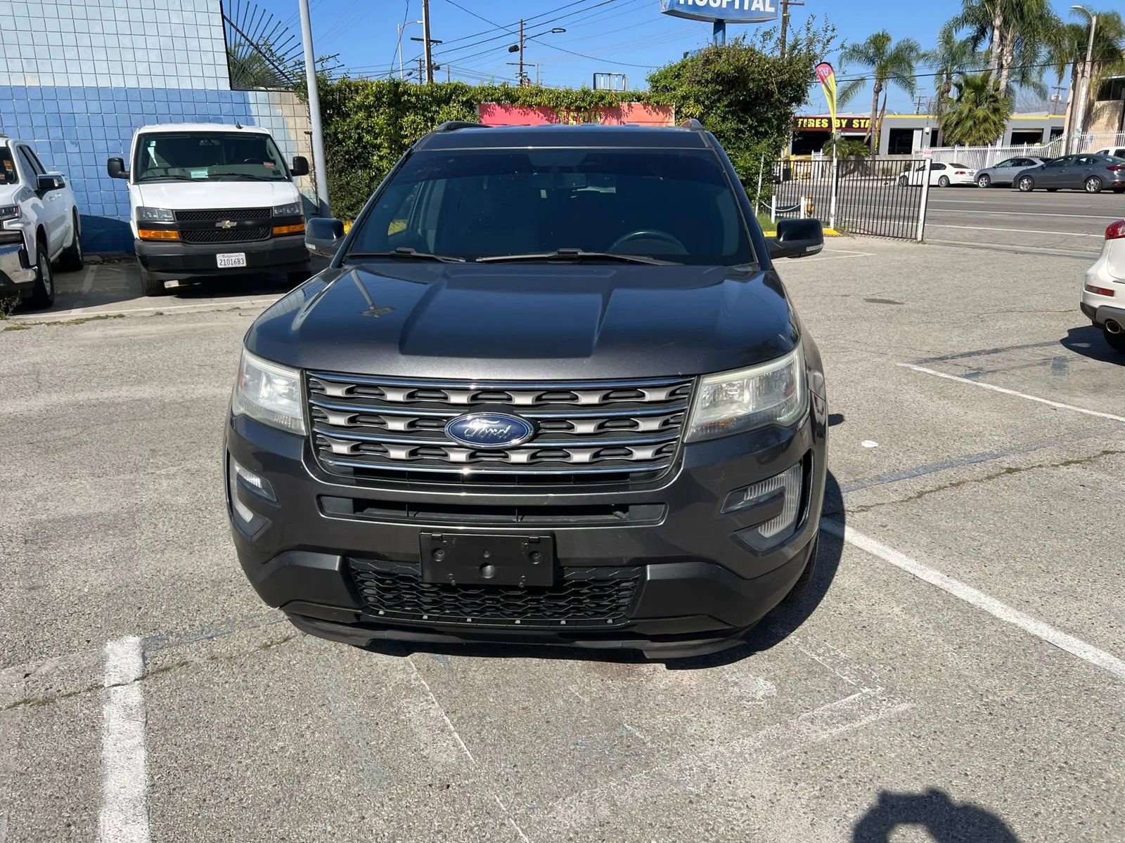 Used 2017 Ford Explorer XLT w/ Equipment Group 201A FWD image 2