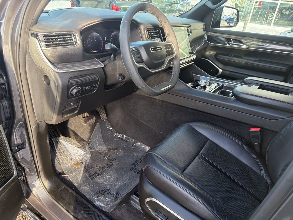 Used 2022 Jeep Wagoneer Series III w/ Flexible Seating Group AWD/4WD image 3